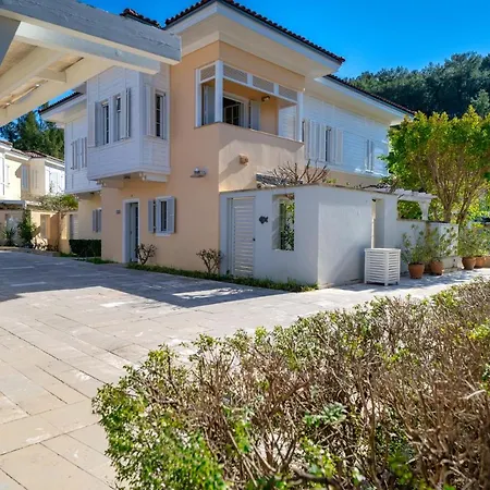 Villa Portville Canal Villas #120 *