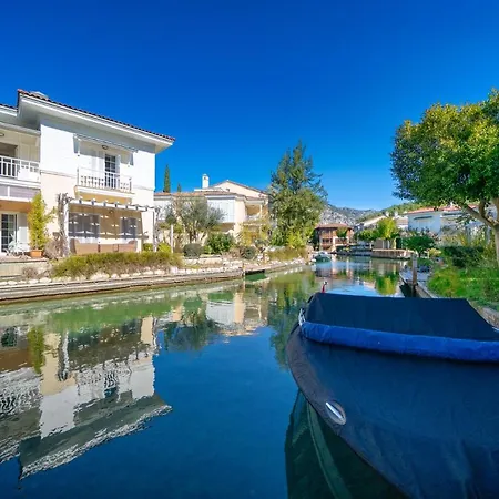 Villa Portville Canal Villas #120